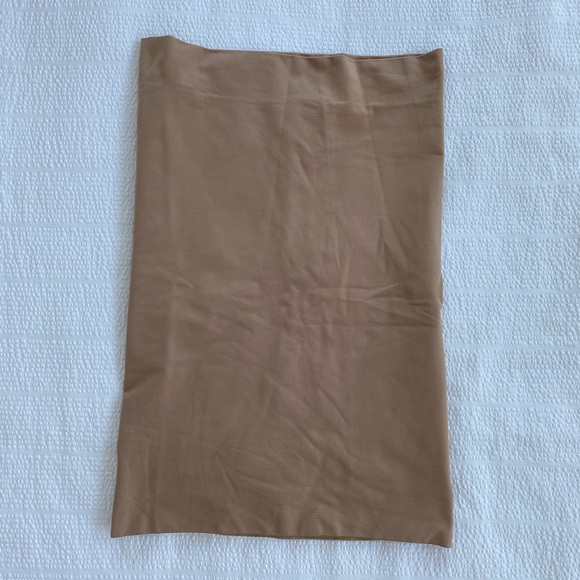 Aritzia Babaton Contour Tube Top - Picture 2 of 2
